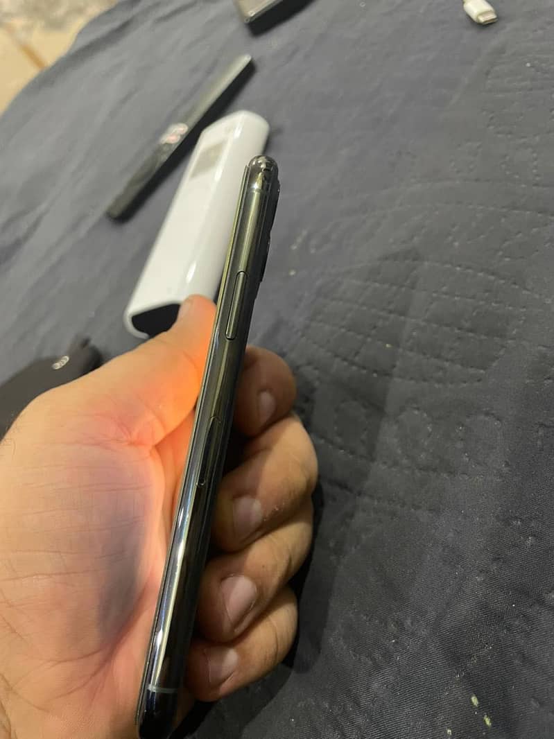 Apple iPhone 11 Pro 2