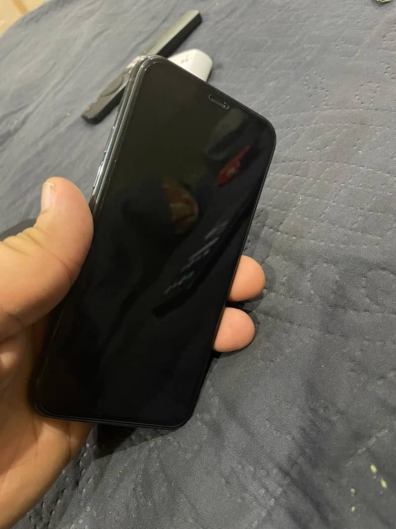 Apple iPhone 11 Pro 4