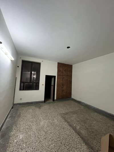 UPPER PORTION AVAILABLE FOR RENT IN MEHRAN BLOCK