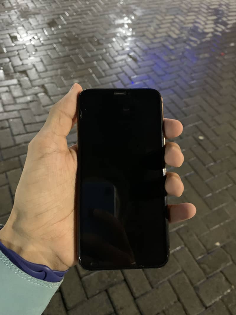 Apple iPhone XS 1