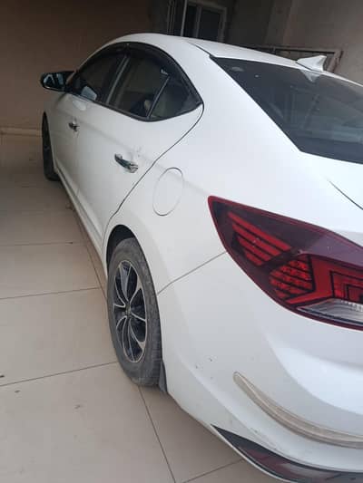 Hyundai Elantra 2023