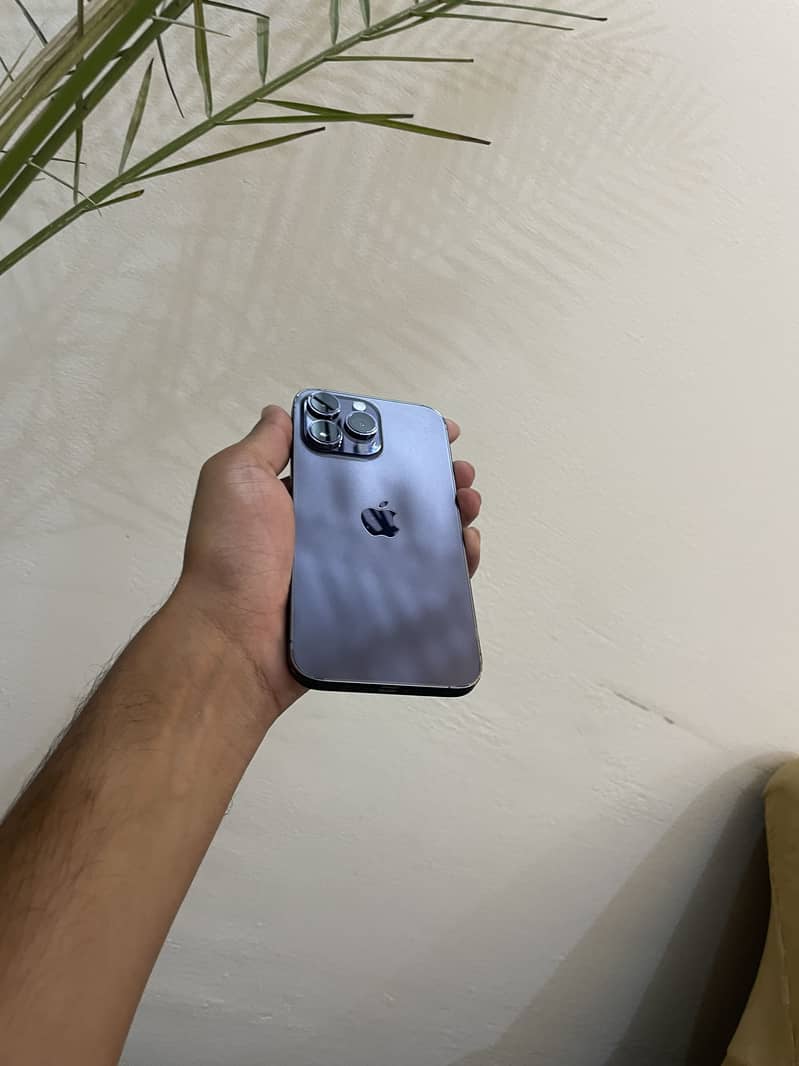 Apple iPhone 14 Pro Max 0