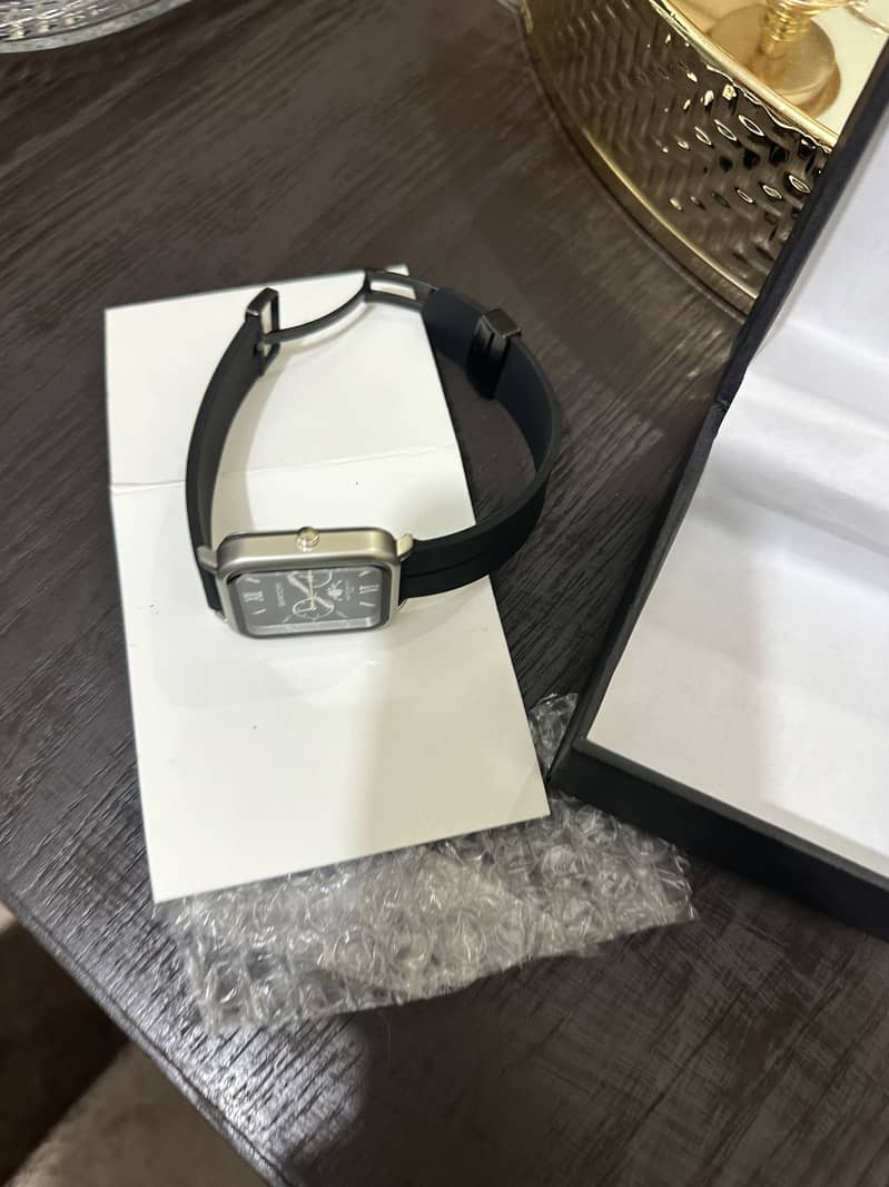 Men watch 1
