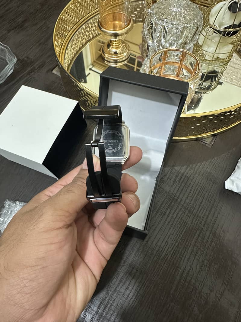 Men watch 2