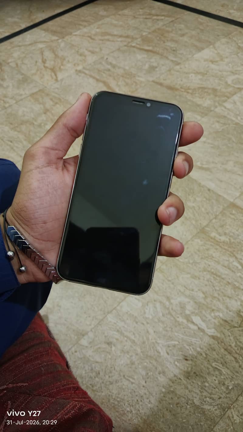 Apple iPhone X 3