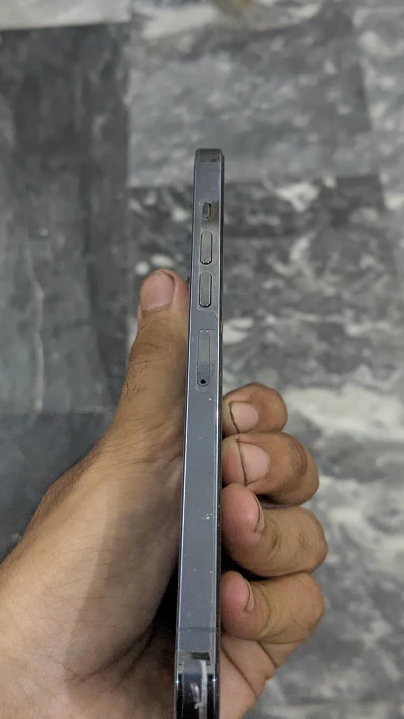 Apple iPhone 13 Pro Max 4