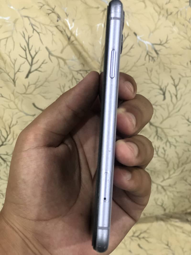 Apple iPhone 11 3