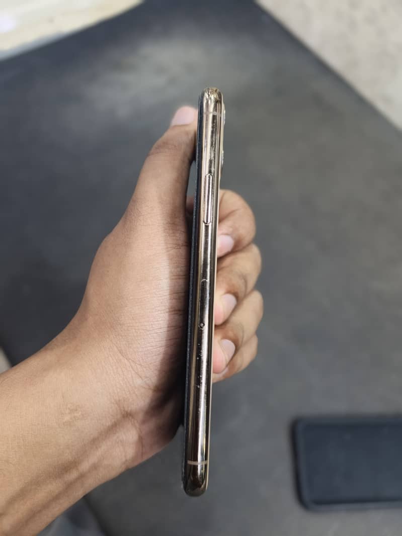Apple iPhone 11 Pro 4