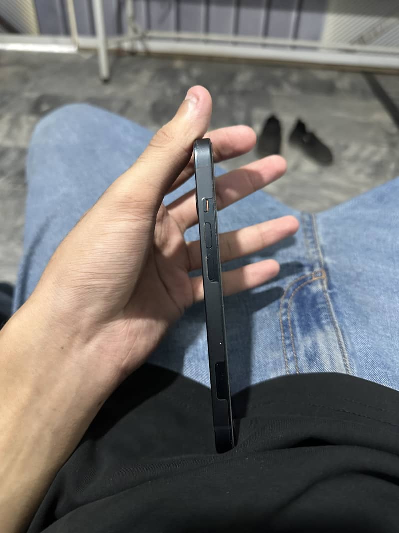 Apple iPhone 14 4