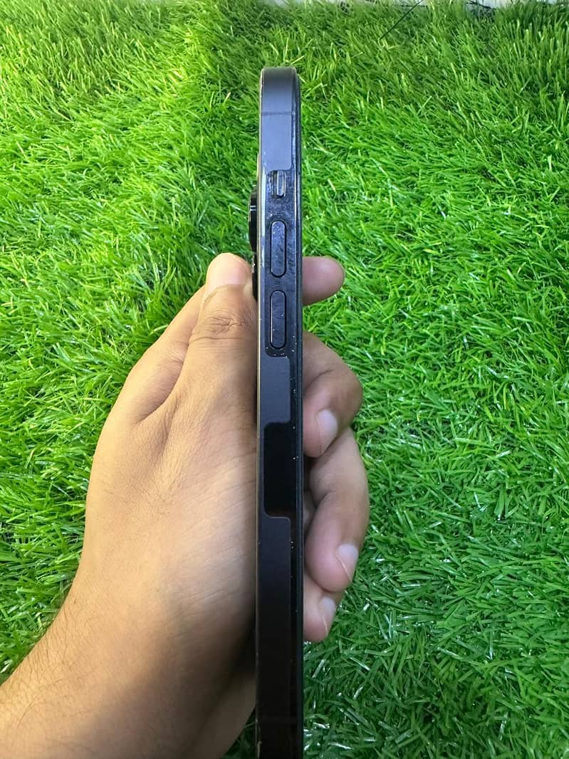 Apple iPhone 12 3