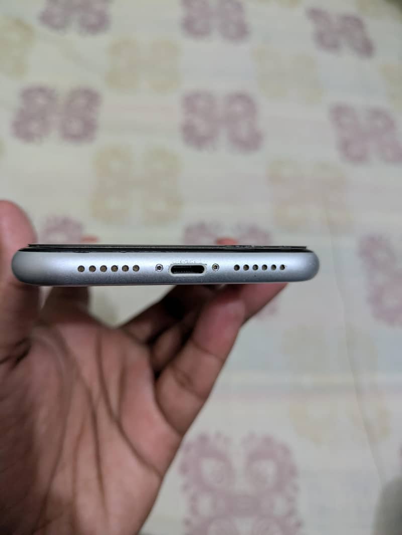 iPhone XR 3