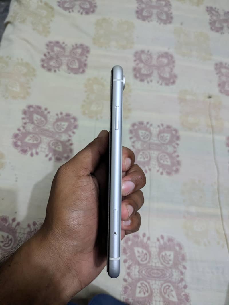 iPhone XR 6