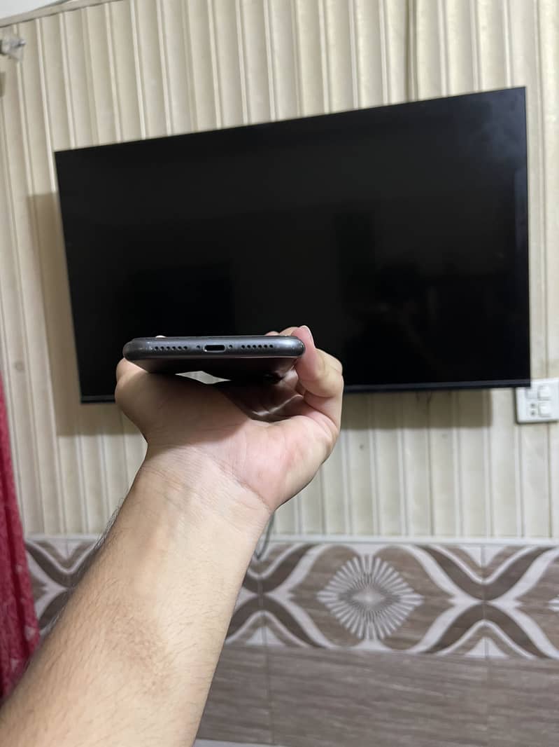 Apple iPhone 11 4