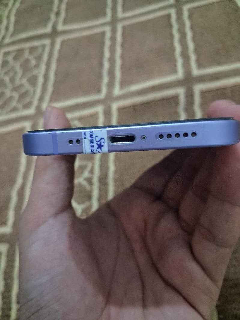 Apple iPhone 12 6