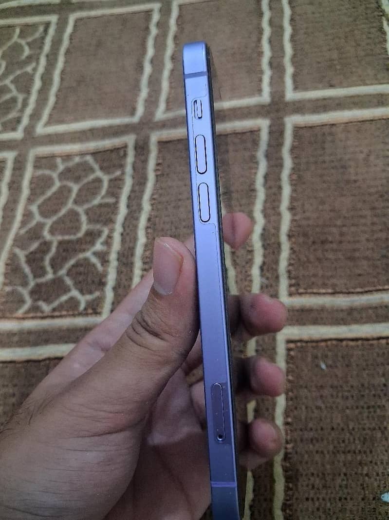 Apple iPhone 12 7