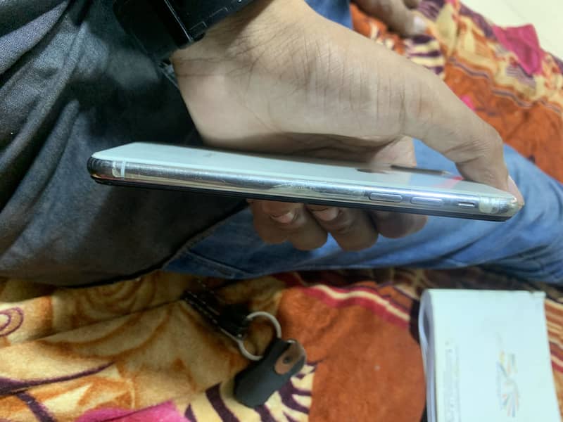 Apple iPhone X 3