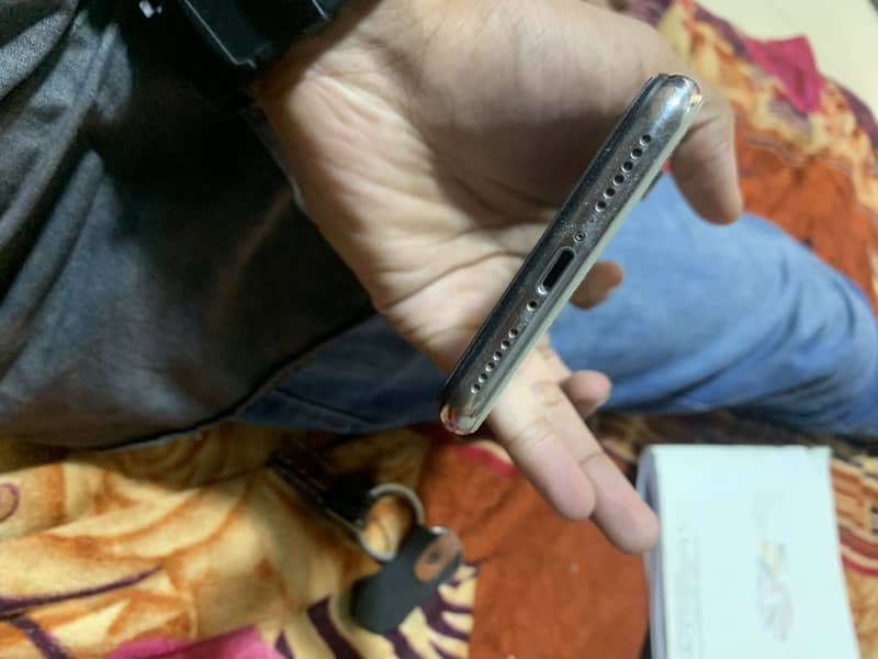 Apple iPhone X 5