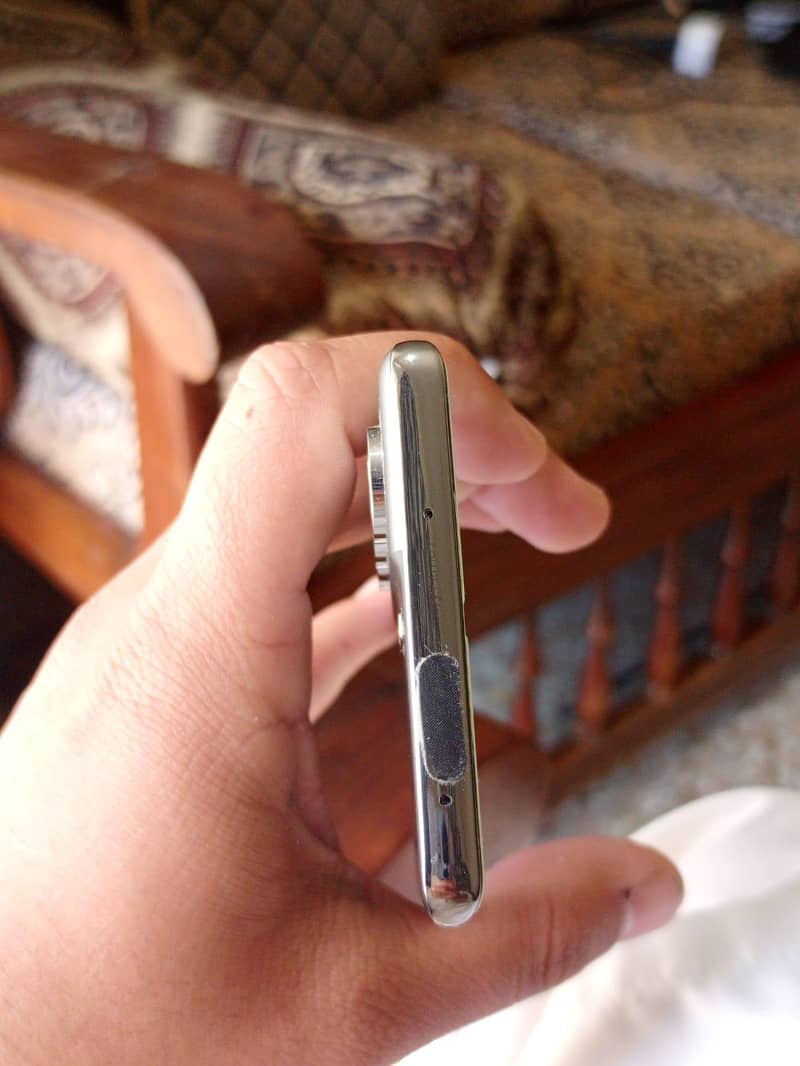 Tecno CAMON 40 Pro 4