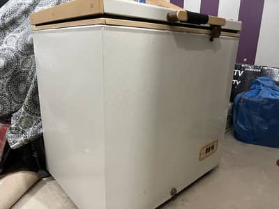 Selling dawlance Refrigerator