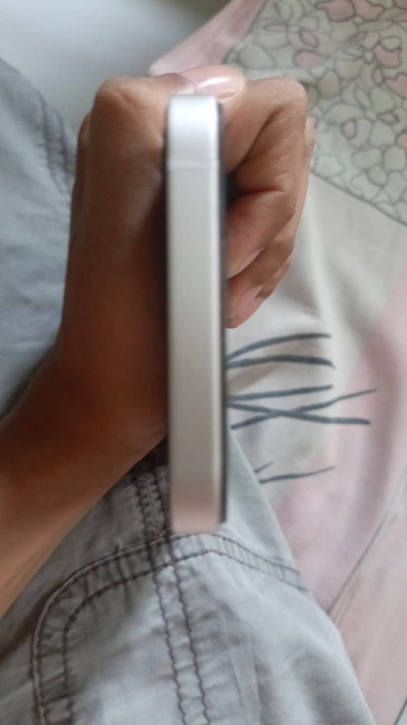 Apple iPhone 12 3