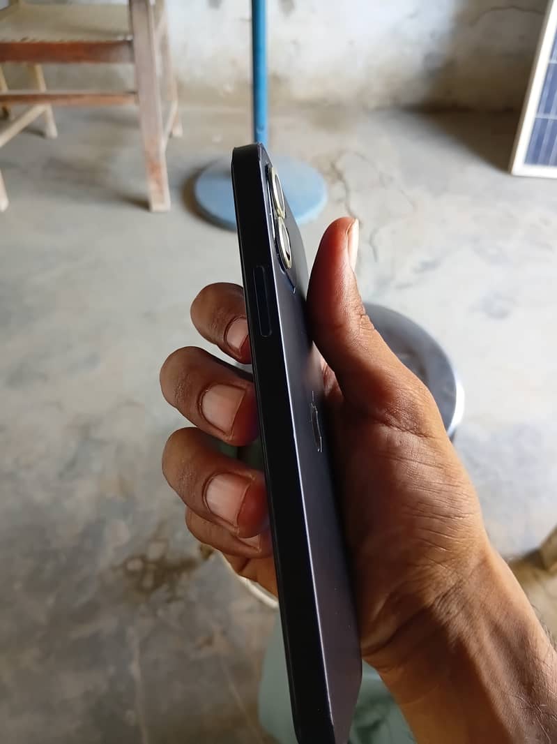 Apple iPhone 12 2