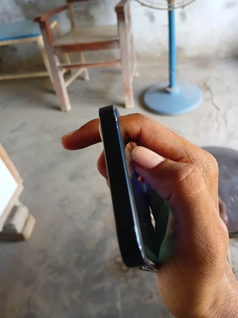 Apple iPhone 12 3