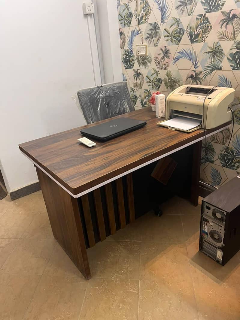 Boss Table 0