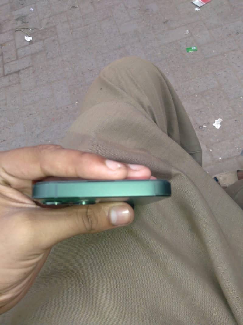 Apple iPhone 13 2
