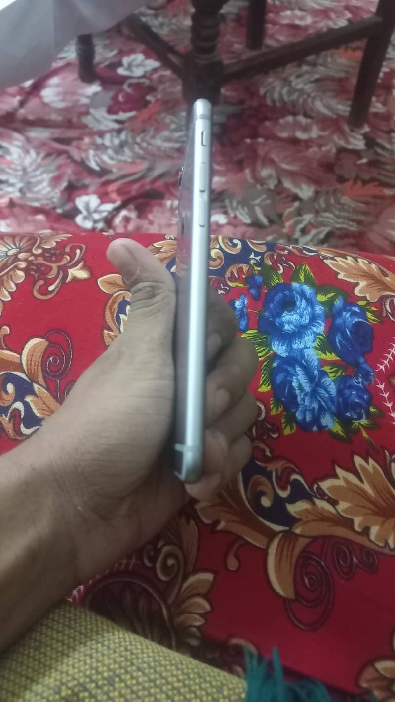 Apple iPhone 6 4
