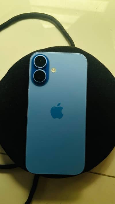 iPhone 16 blue