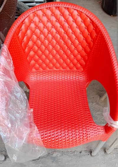 chairs aur table plastic achay Wala set for sale