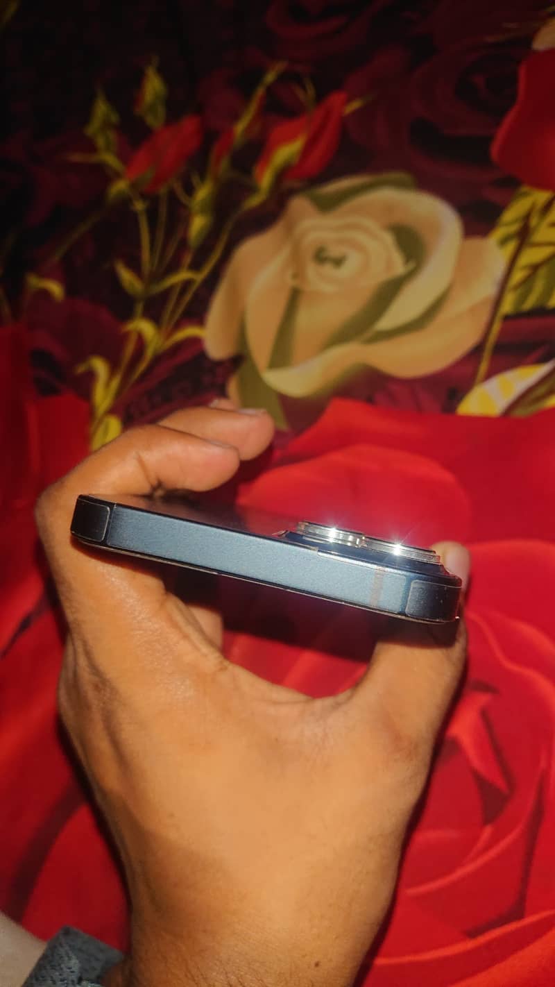 Apple iPhone 13 2