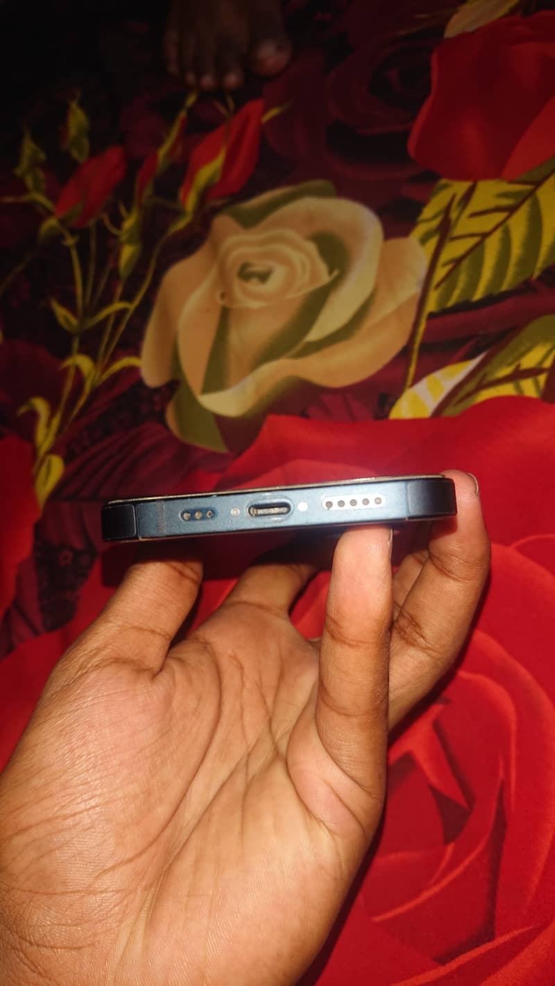 Apple iPhone 13 4