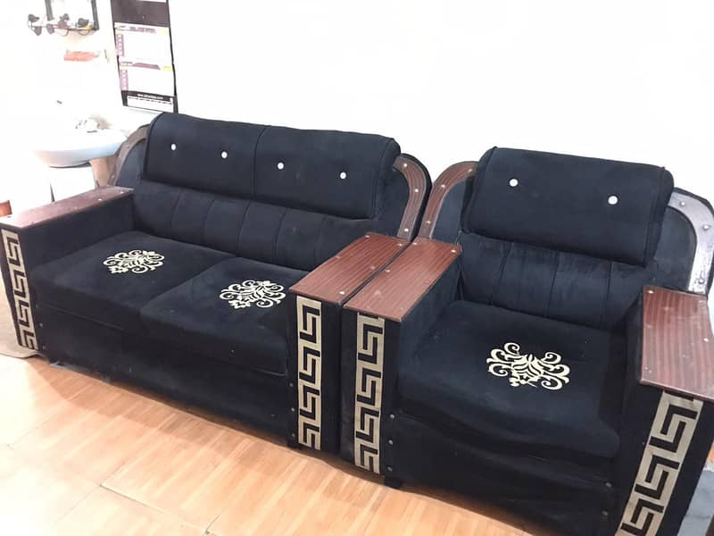 sofa for sell. . 0