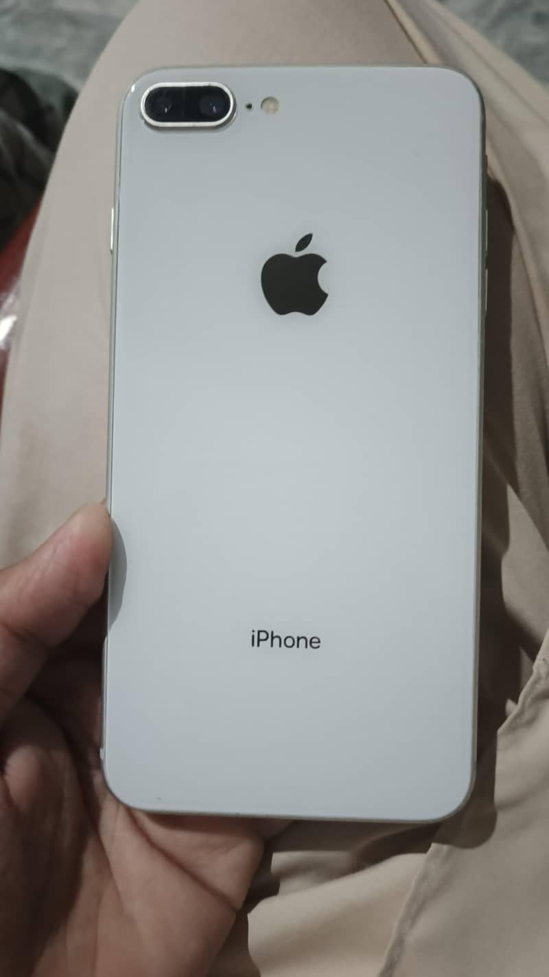 Apple iPhone 8 Plus 4