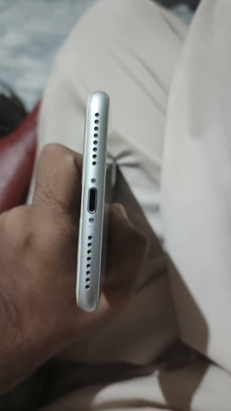 Apple iPhone 8 Plus 5