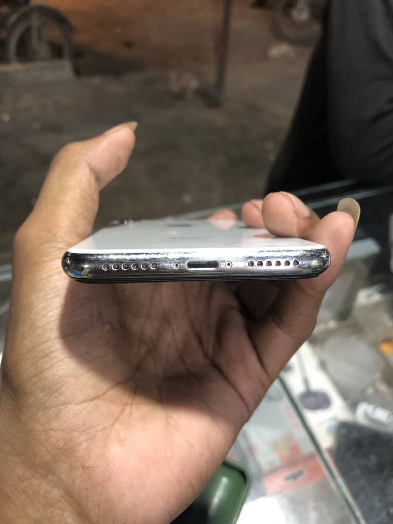 Apple iPhone X 3