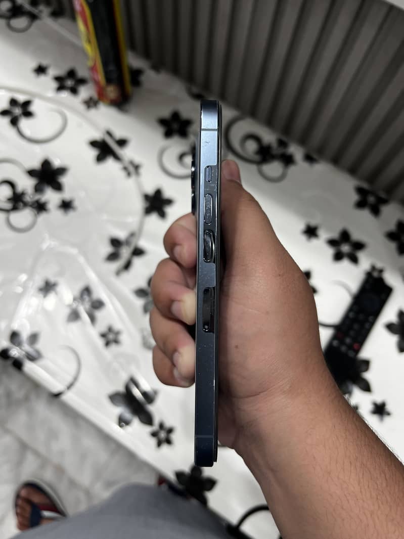 Apple iPhone 13 Pro 1