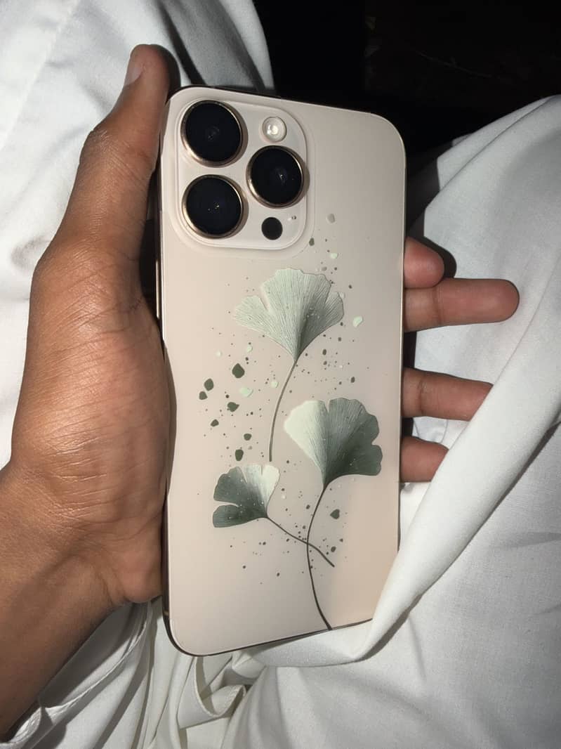 Apple iPhone 16 Pro Max 0