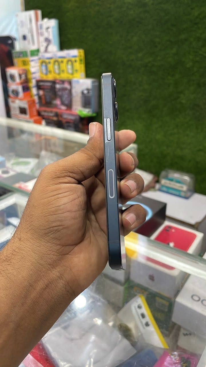 Apple iPhone 13 1