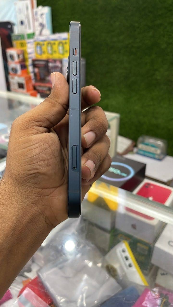 Apple iPhone 13 2