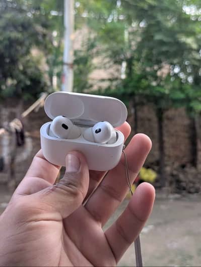 Pro 2 Wireless Bluetooth Earbuds – Like New | Excellent Condition