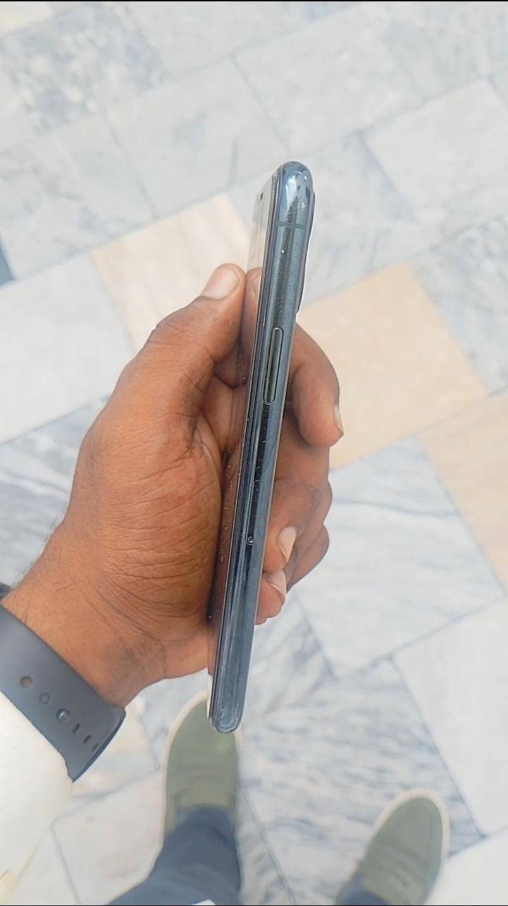 Apple iPhone 11 Pro 2