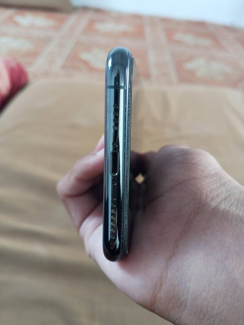 Apple iPhone 11 Pro Max 1