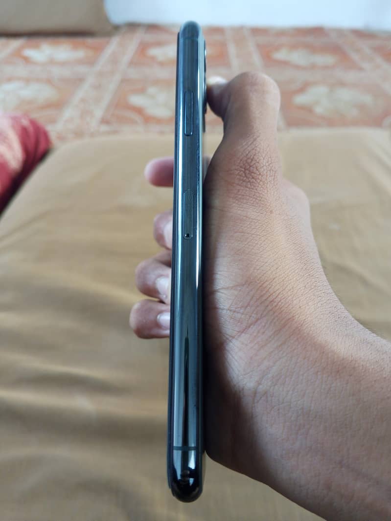 Apple iPhone 11 Pro Max 3