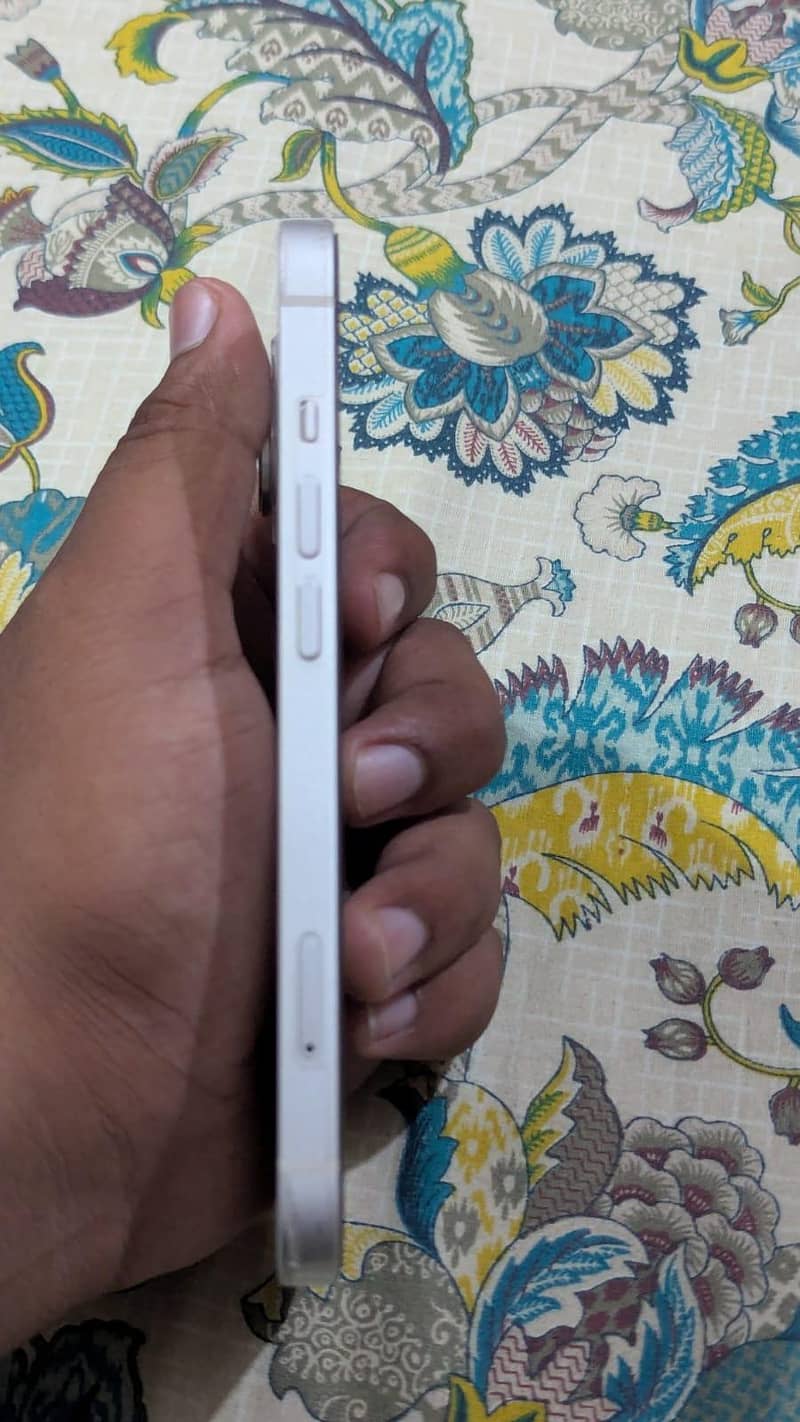 Apple iPhone 13 1