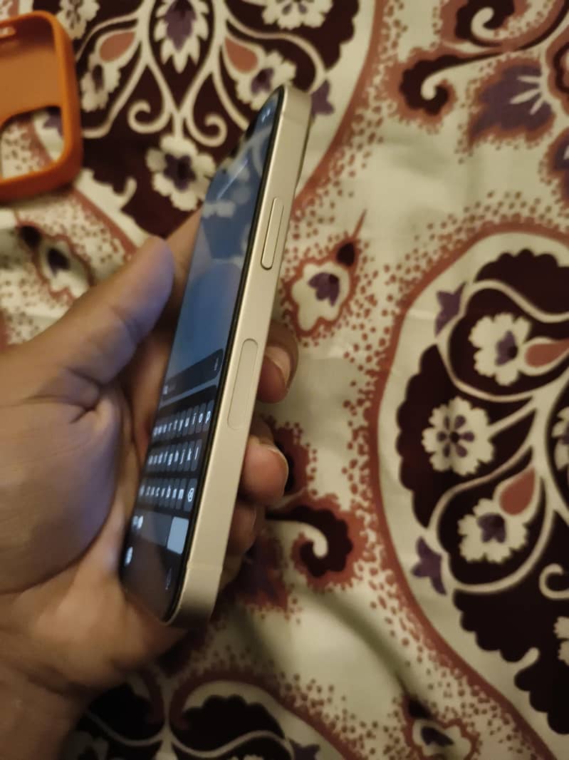 Apple iPhone 13 mini 4