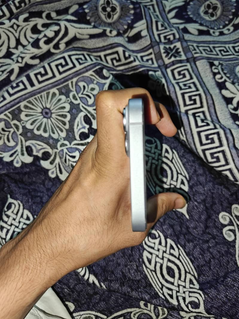 Apple iPhone 14 plus 3