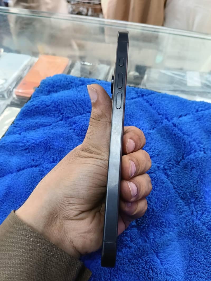 IPHONE 15 PRO MAX 4