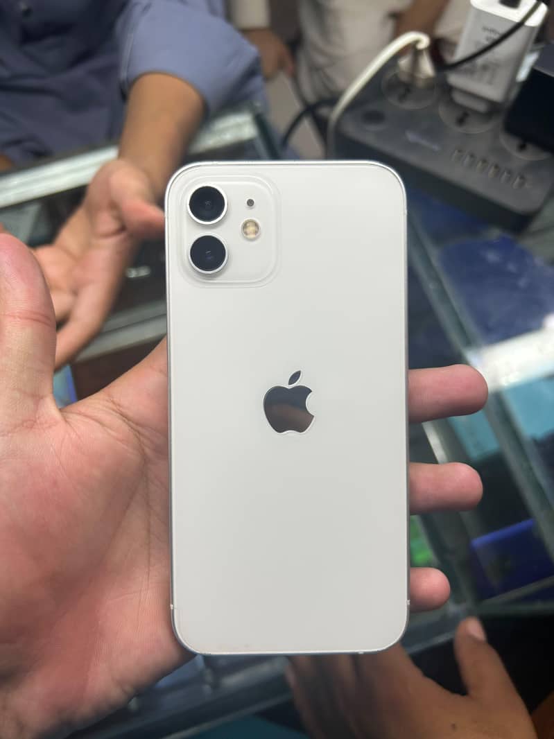 Apple iPhone 12 1